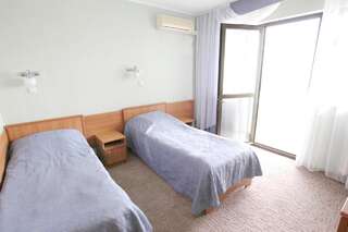 Гостиница Магадан Лоо Стандартный двухместный номер с 2 отдельными кроватями и видом на море-2